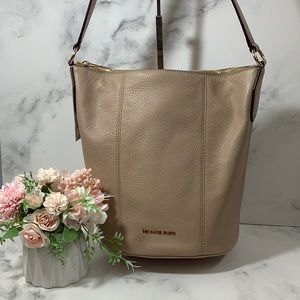 NWT Michael Kors Medium Bucket Bag